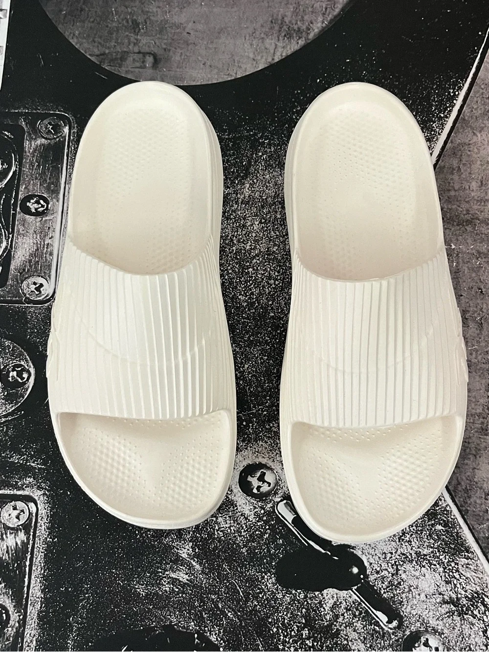NEW Reebok Slides